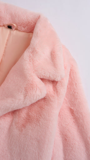 Cappotto medio in peluche sintetica con colletto a revers