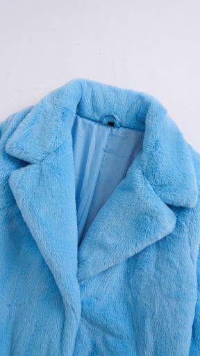 Cappotto medio in peluche sintetica con colletto a revers