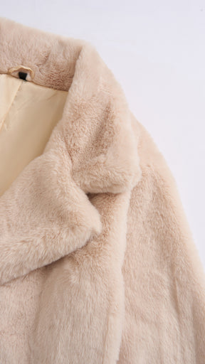 Cappotto medio in peluche sintetica con colletto a revers