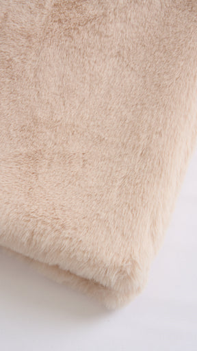 Cappotto medio in peluche sintetica con colletto a revers