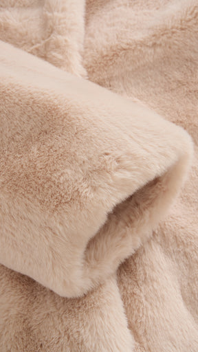 Cappotto medio in peluche sintetica con colletto a revers