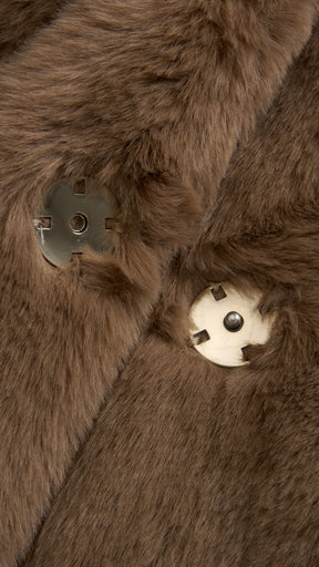 Cappotto medio in peluche sintetica con colletto a revers
