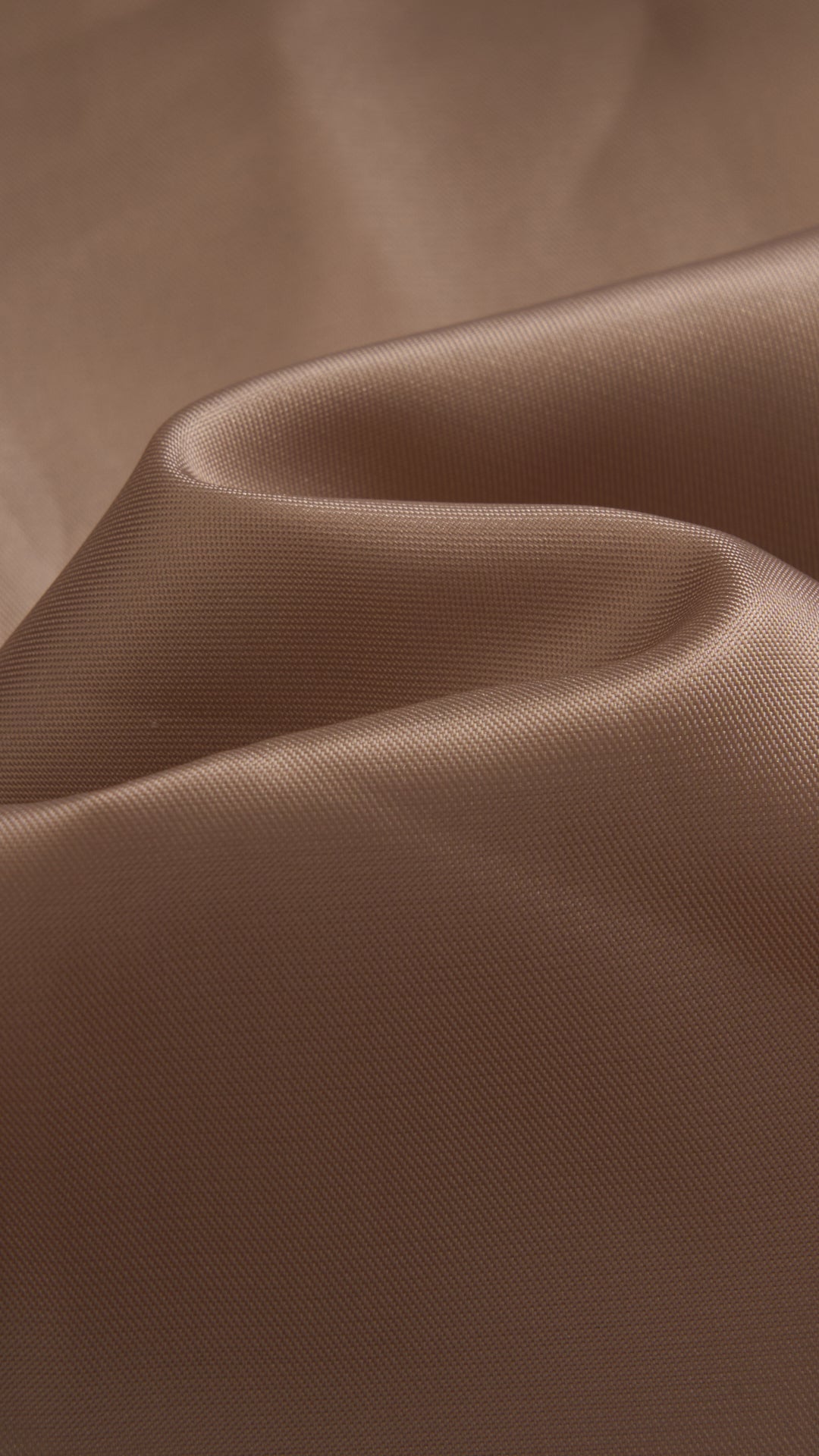 Cappotto medio in peluche sintetica con colletto a revers
