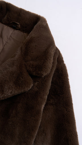 Cappotto medio in peluche sintetica con colletto a revers