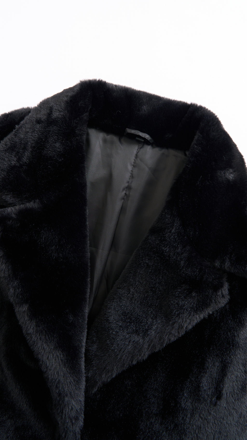 Cappotto medio in peluche sintetica con colletto a revers