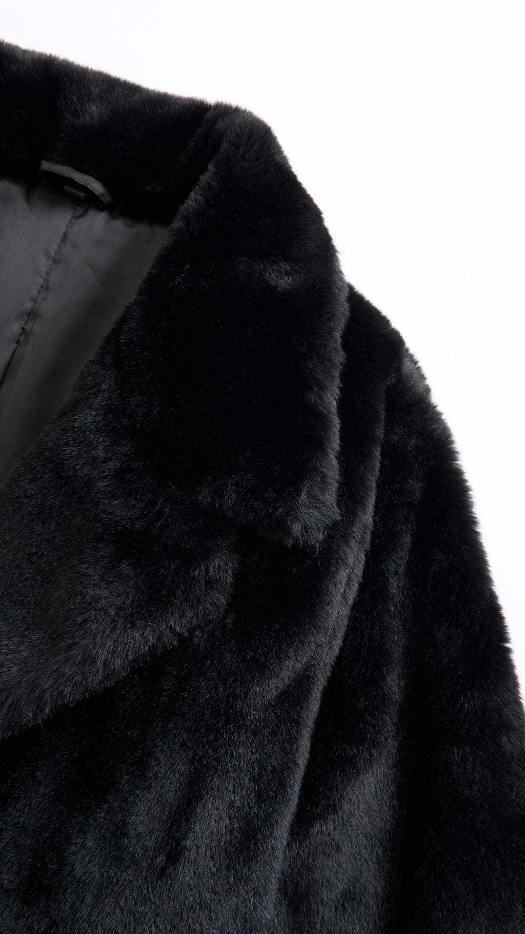 Cappotto medio in peluche sintetica con colletto a revers