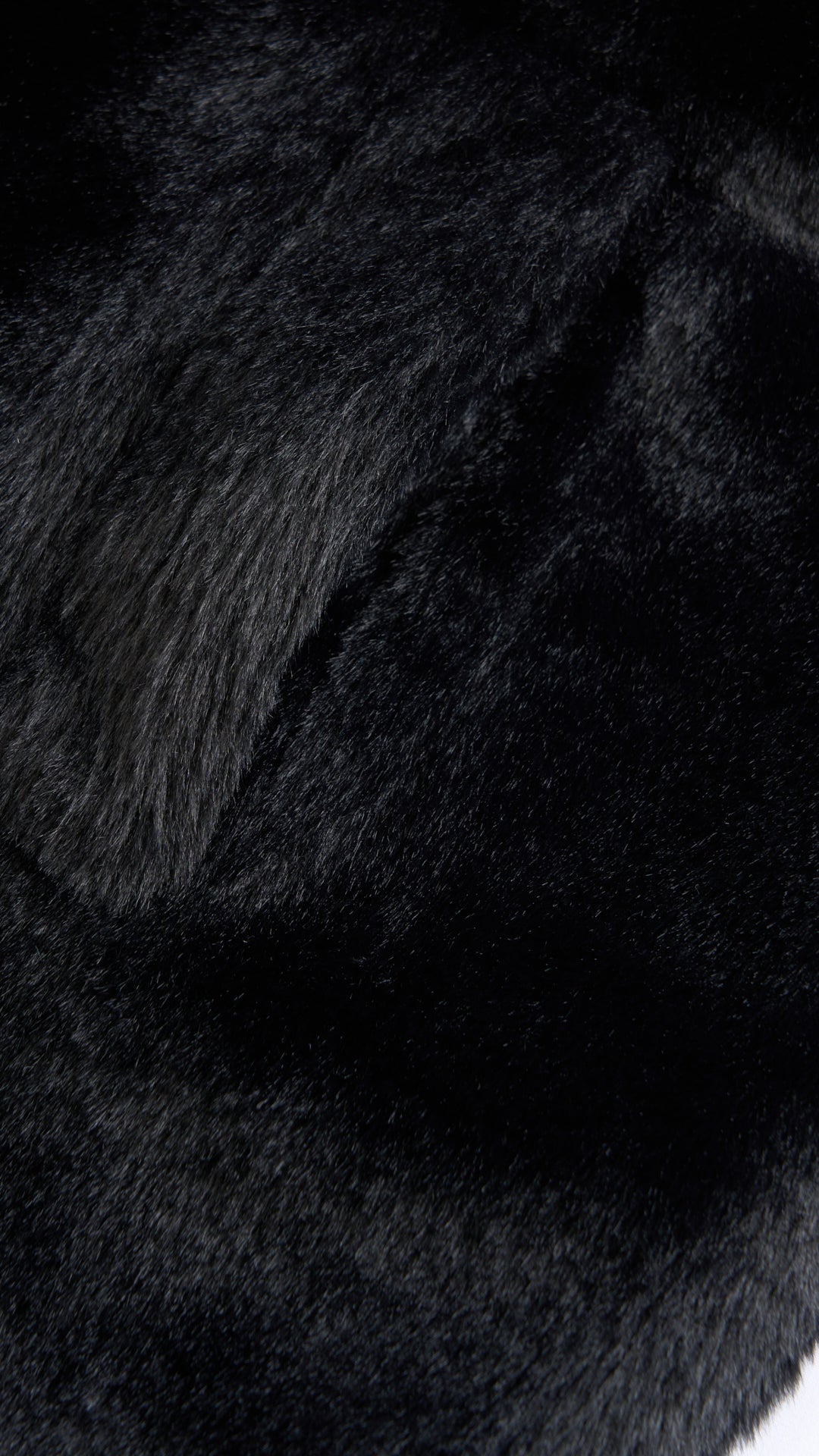 Cappotto medio in peluche sintetica con colletto a revers