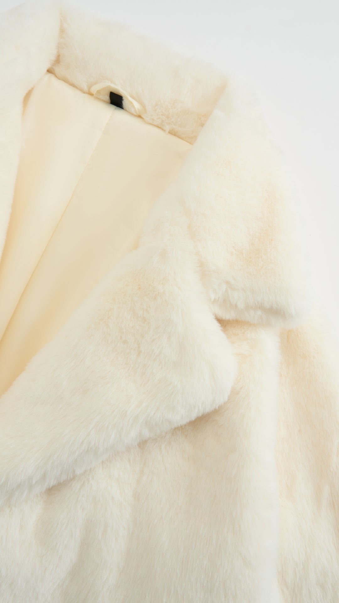 Cappotto lungo in peluche sintetica con colletto a revers