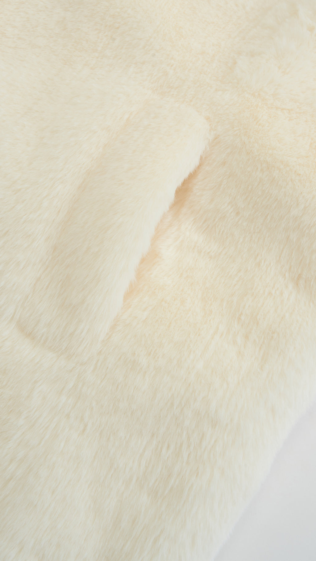 Cappotto lungo in peluche sintetica con colletto a revers
