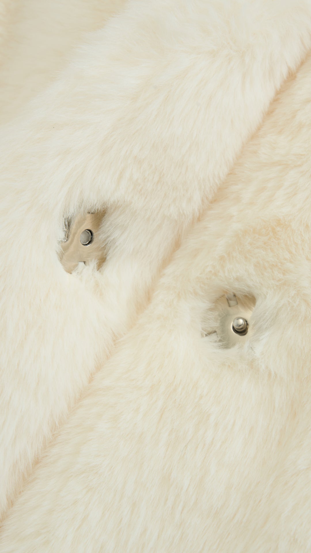 Cappotto lungo in peluche sintetica con colletto a revers