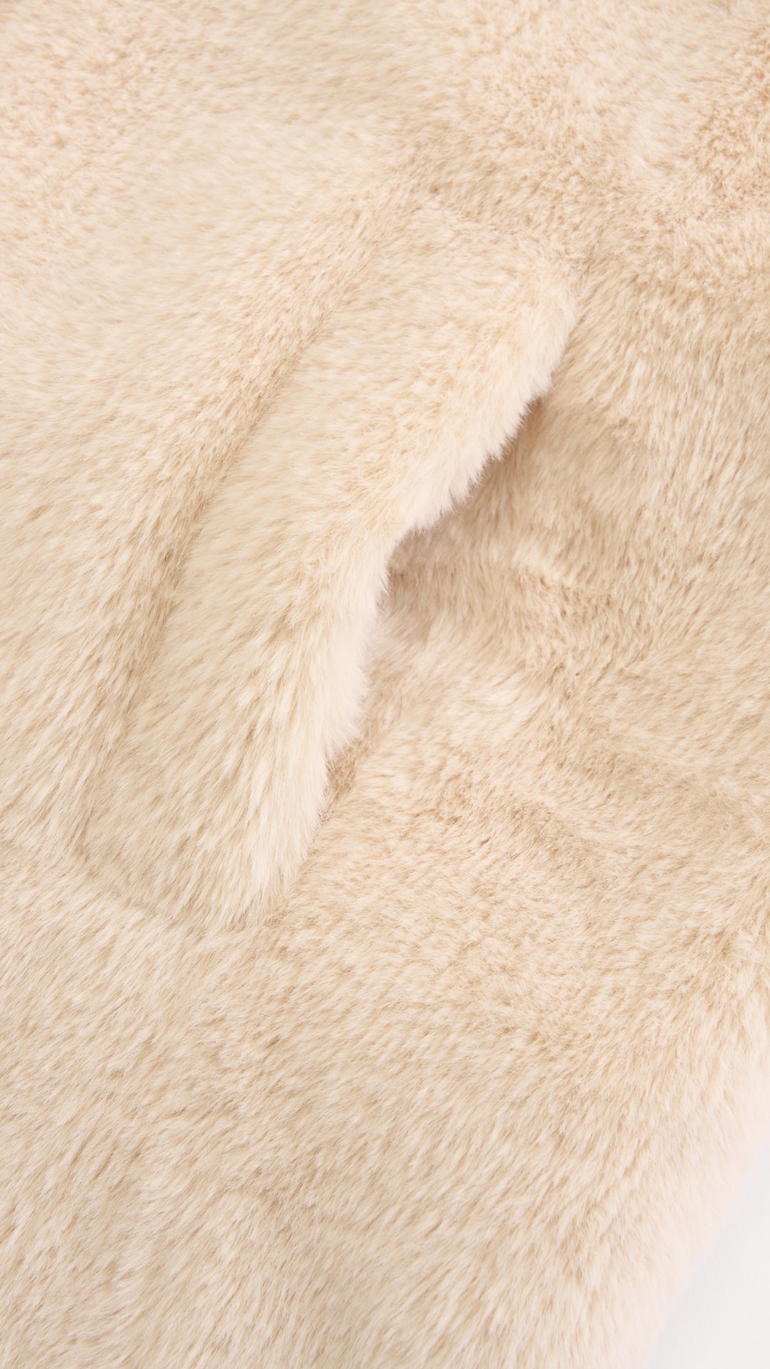 Cappotto lungo in peluche sintetica con colletto a revers