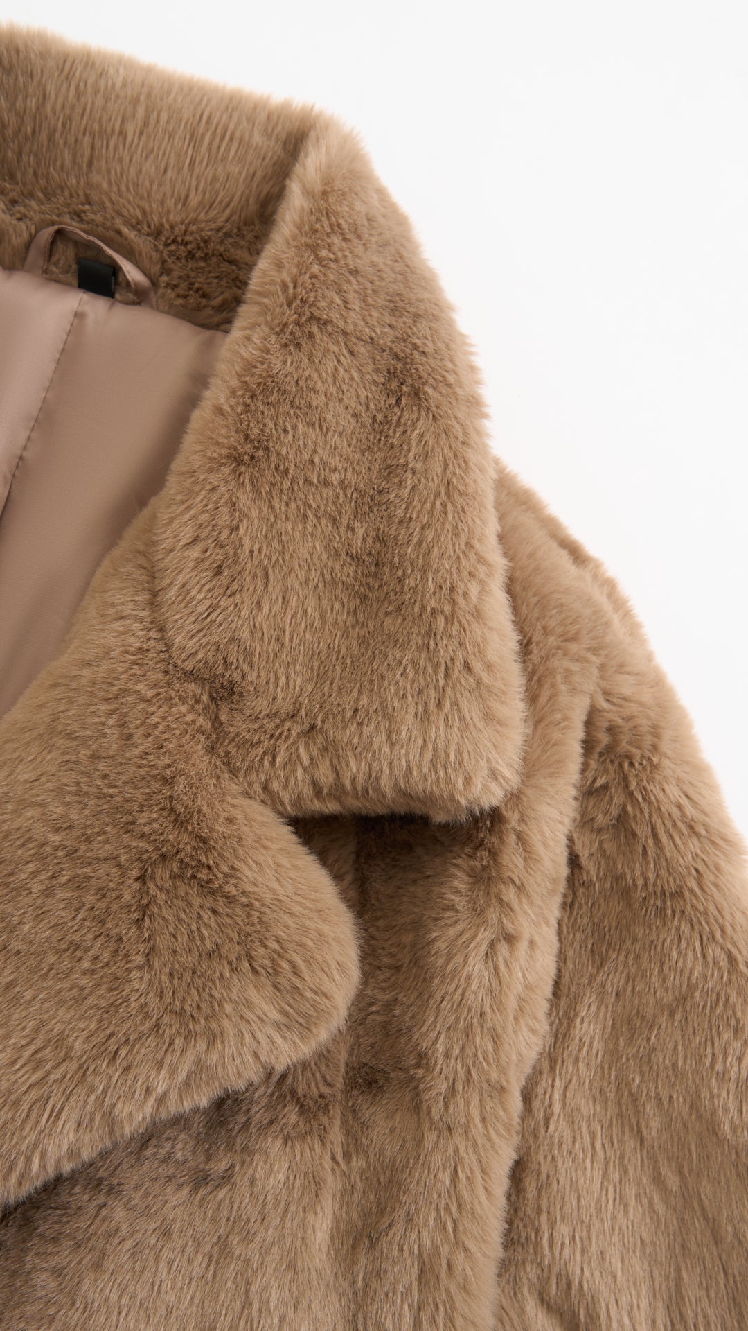 Cappotto lungo in peluche sintetica con colletto a revers