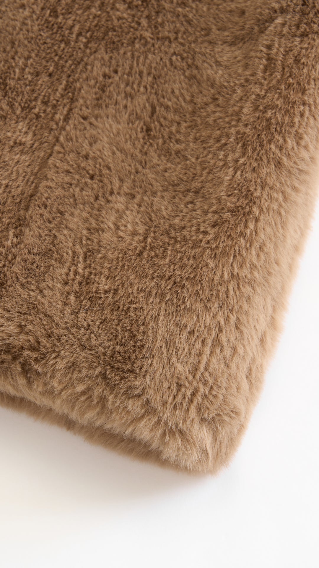 Cappotto lungo in peluche sintetica con colletto a revers