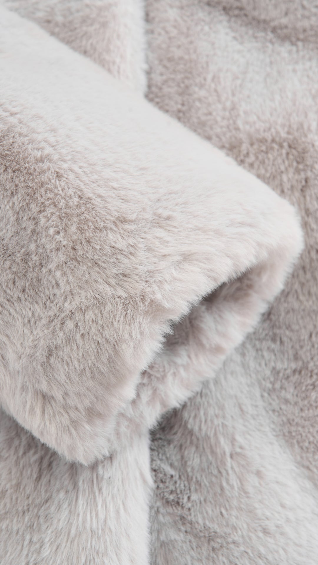 Cappotto lungo in peluche sintetica con colletto a revers