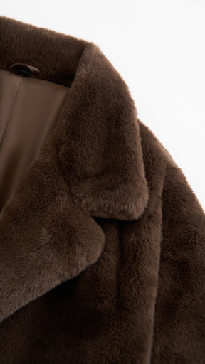 Cappotto lungo in peluche sintetica con colletto a revers