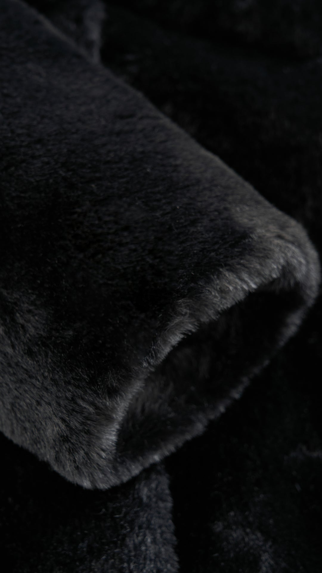 Cappotto lungo in peluche sintetica con colletto a revers