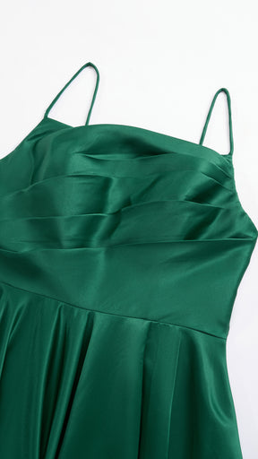 Abito da sera con spalline sottili e gonna a maxi