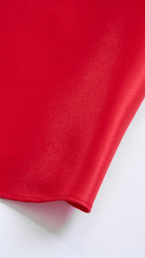 Abito da sera con spalline sottili e gonna a maxi