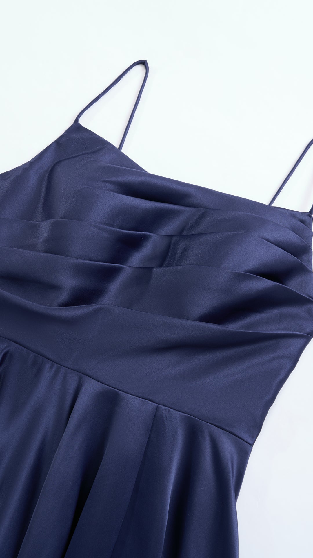 Abito da sera con spalline sottili e gonna a maxi