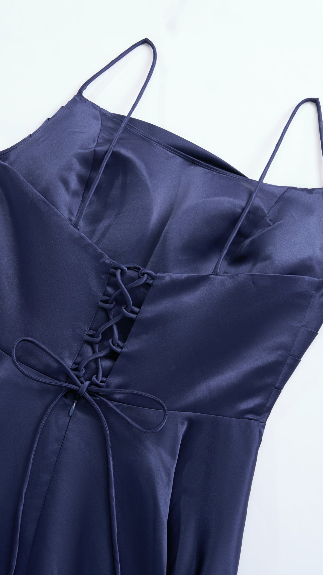 Abito da sera con spalline sottili e gonna a maxi