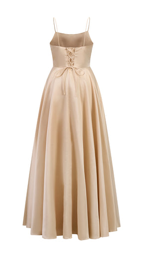 Abito da sera con spalline sottili e gonna a maxi