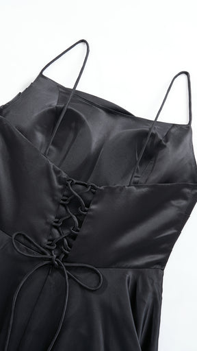 Abito da sera con spalline sottili e gonna a maxi
