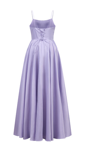 Abito da sera con spalline sottili e gonna a maxi