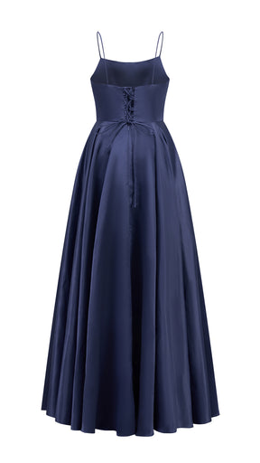 Abito da sera con spalline sottili e gonna a maxi