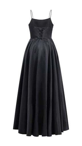 Abito da sera con spalline sottili e gonna a maxi