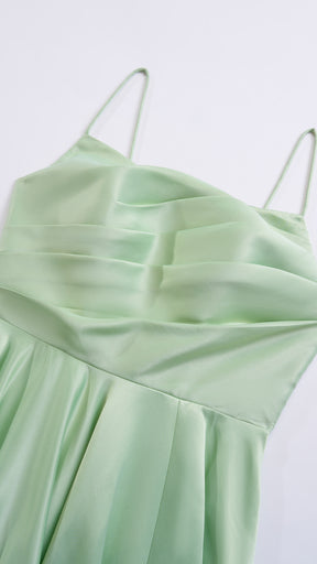 Abito da sera con spalline sottili e gonna a maxi