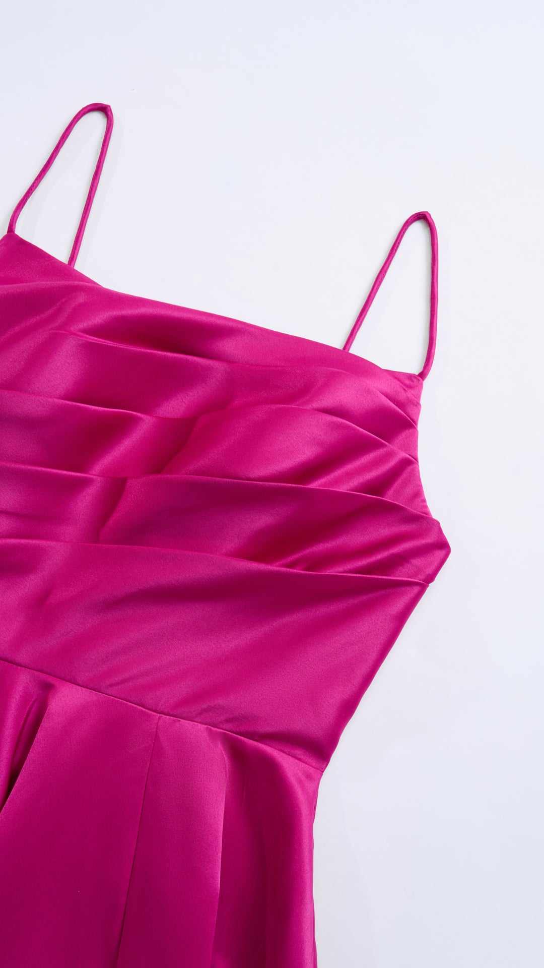 Abito da sera con spalline sottili e gonna a maxi