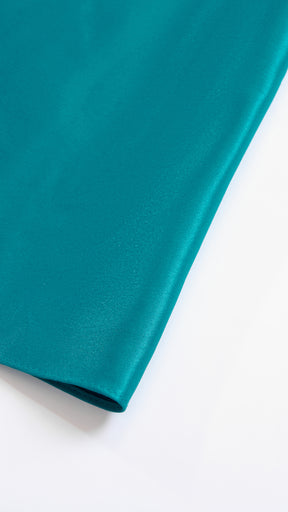 Abito da sera con spalline sottili e gonna a maxi