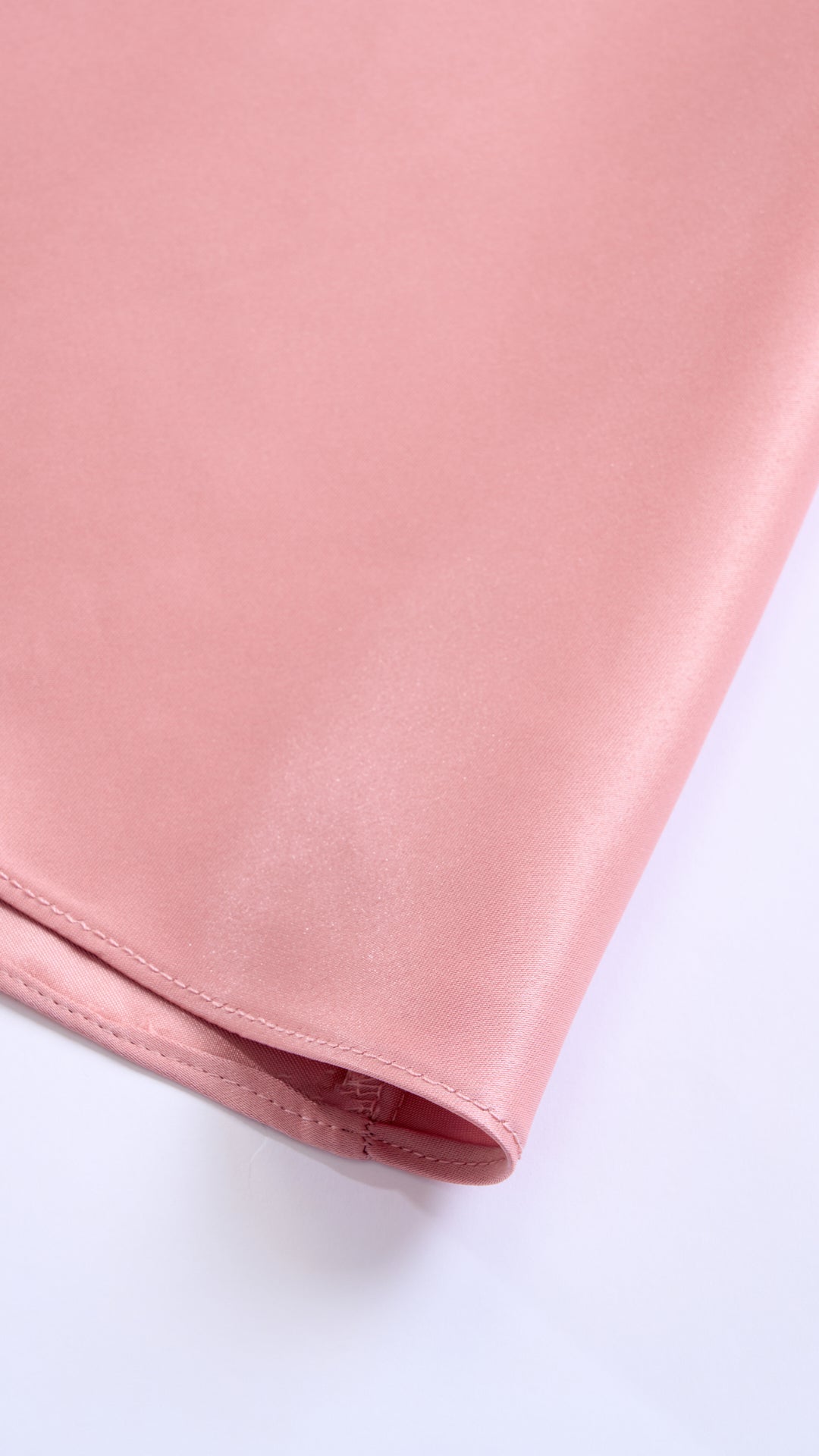 Abito da sera con spalline sottili e gonna a maxi