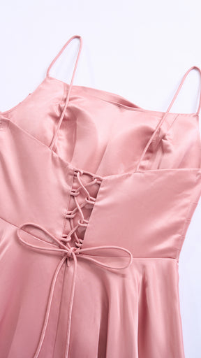Abito da sera con spalline sottili e gonna a maxi