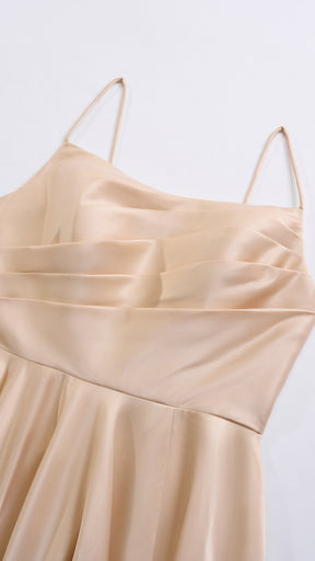 Abito da sera con spalline sottili e gonna a maxi