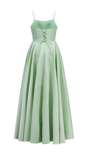 Abito da sera con spalline sottili e gonna a maxi