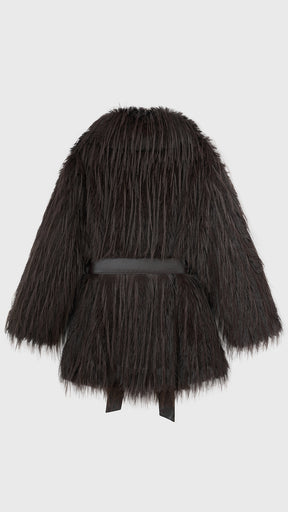 Cappotto corto in pelliccia sintetica a frange con cintura
