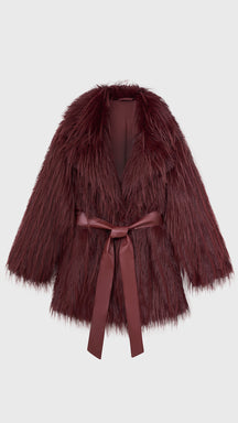 Cappotto corto in pelliccia sintetica a frange con cintura