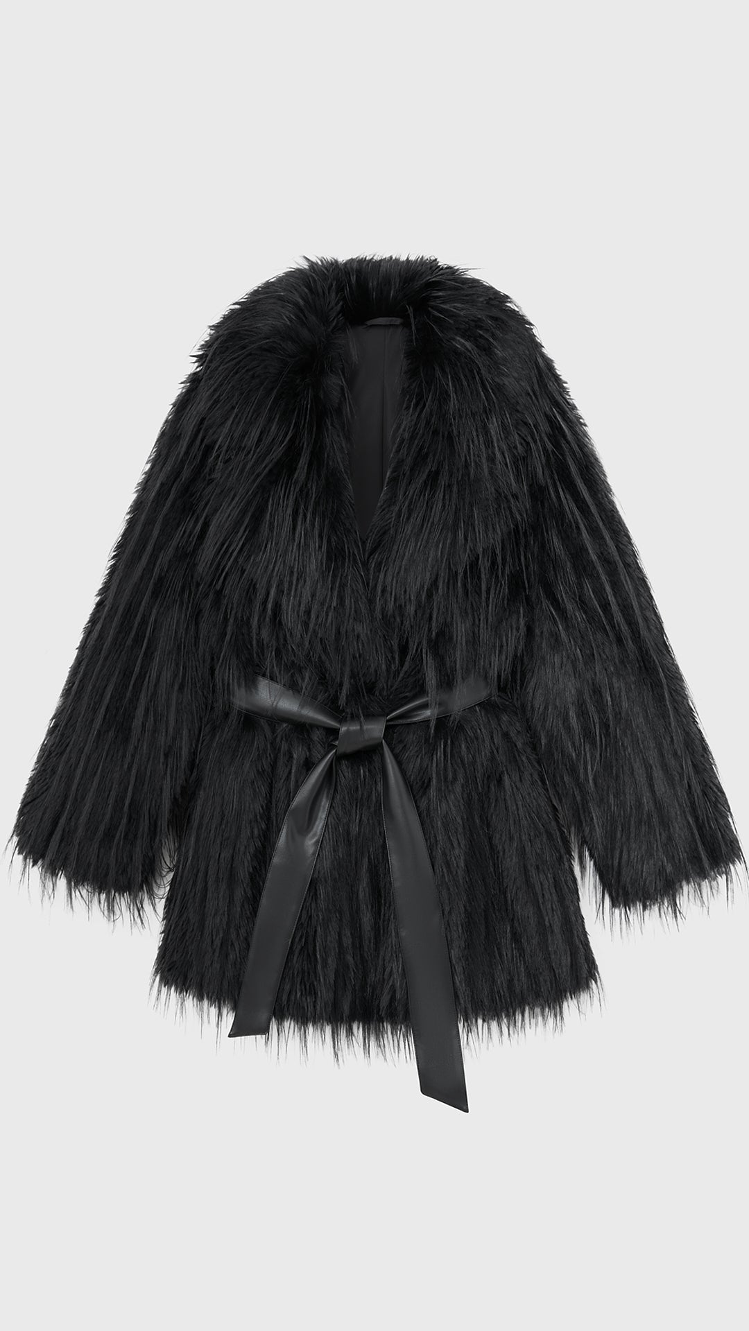 Cappotto corto in pelliccia sintetica a frange con cintura