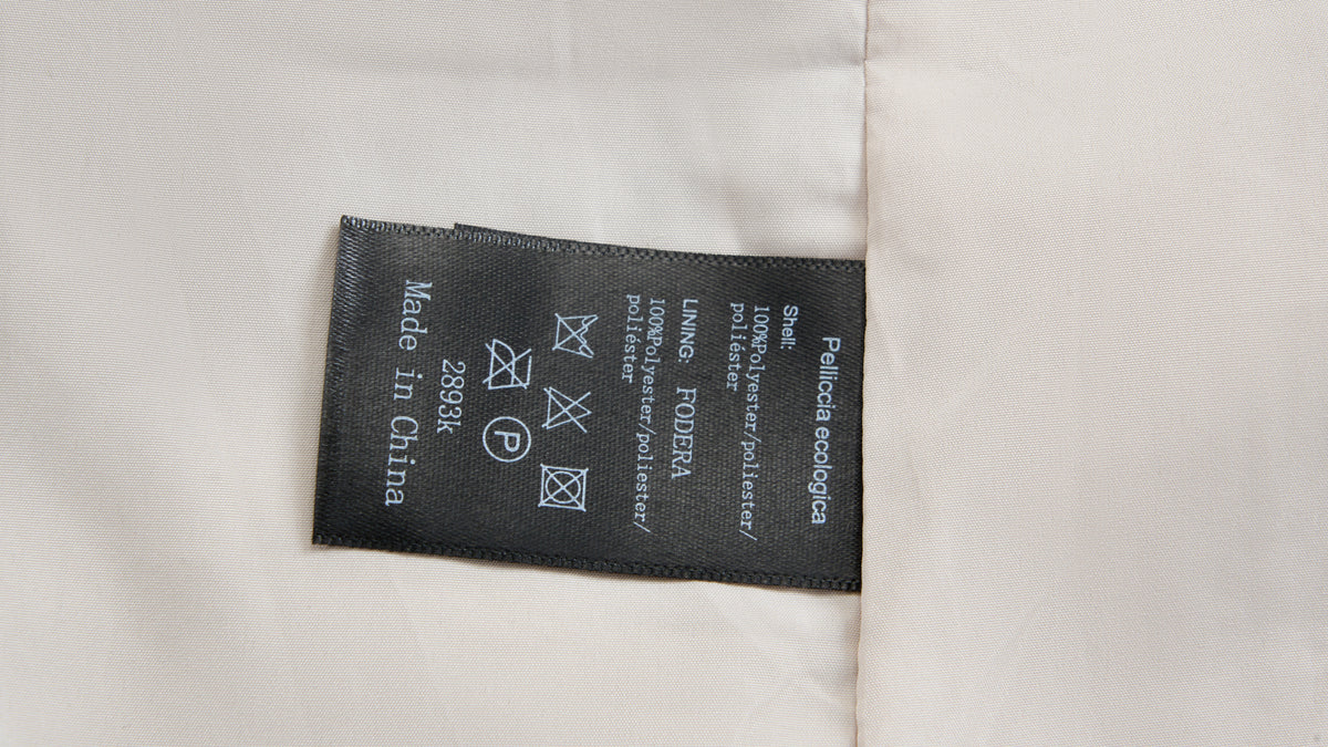 Cappotto corto in pelliccia sintetica a frange con cintura