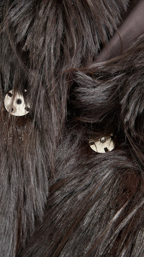 Cappotto corto in pelliccia sintetica a frange con cintura
