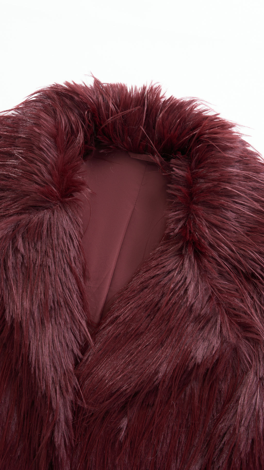 Cappotto corto in pelliccia sintetica a frange con cintura