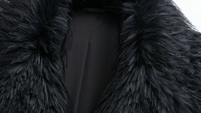 Cappotto corto in pelliccia sintetica a frange con cintura