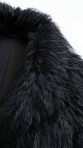 Cappotto corto in pelliccia sintetica a frange con cintura
