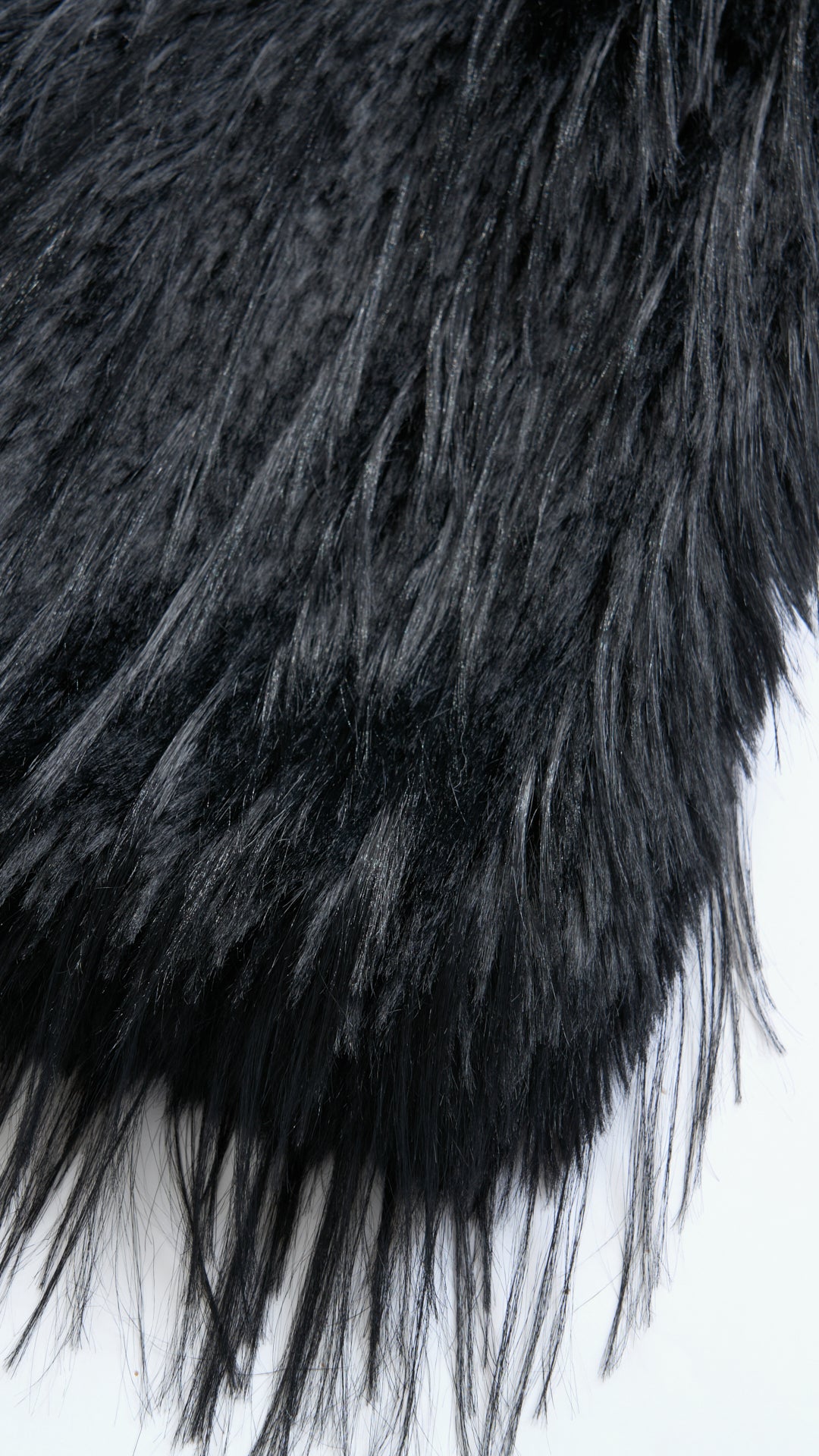 Cappotto corto in pelliccia sintetica a frange con cintura