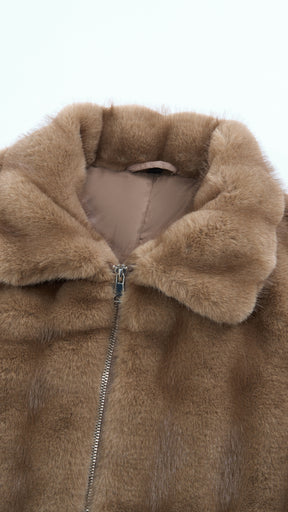 Giacca cropped in pelliccia sintetica con collo e zip frontale