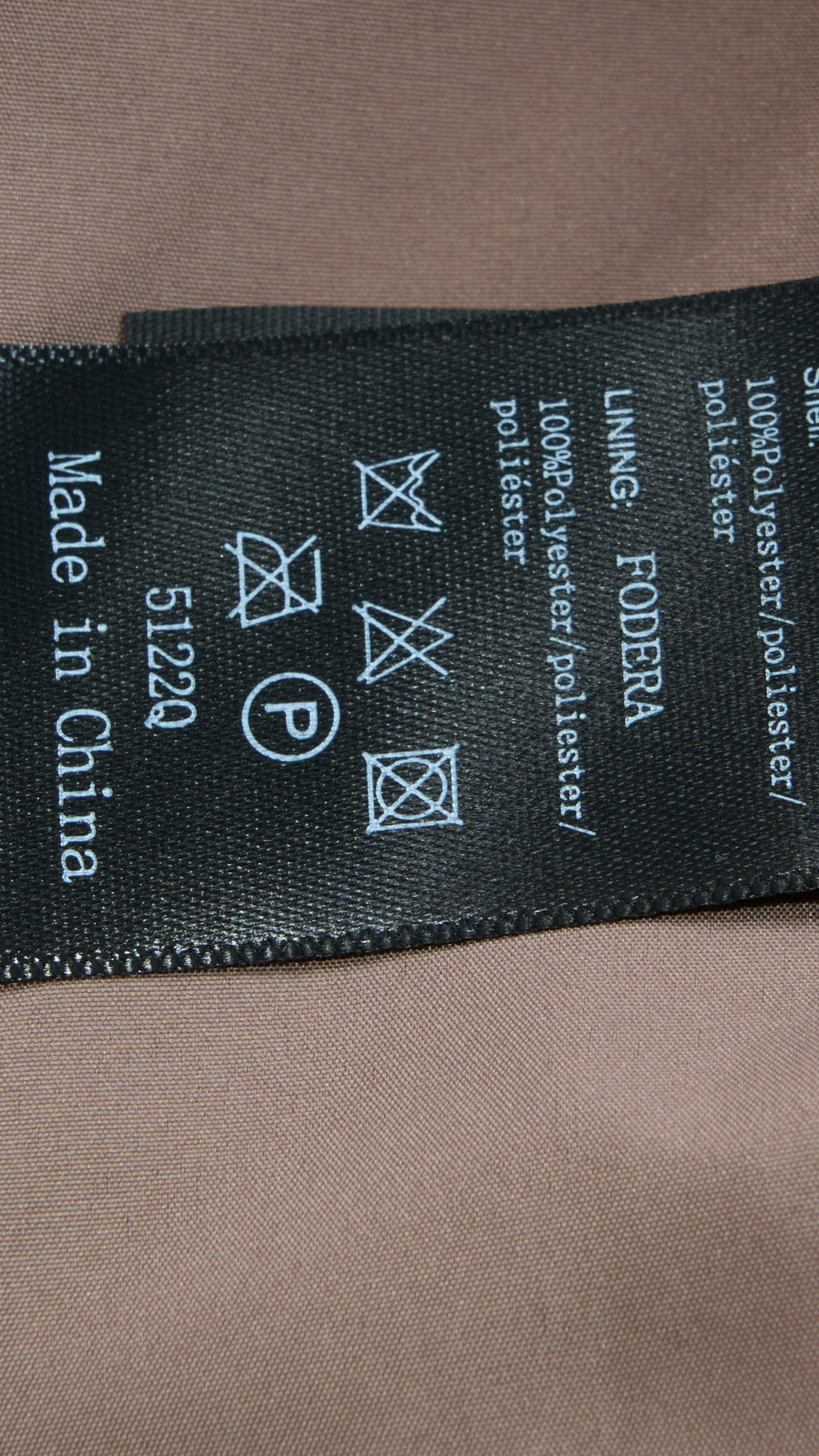Giacca cropped in pelliccia sintetica con collo e zip frontale