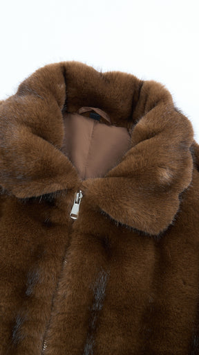 Giacca cropped in pelliccia sintetica con collo e zip frontale