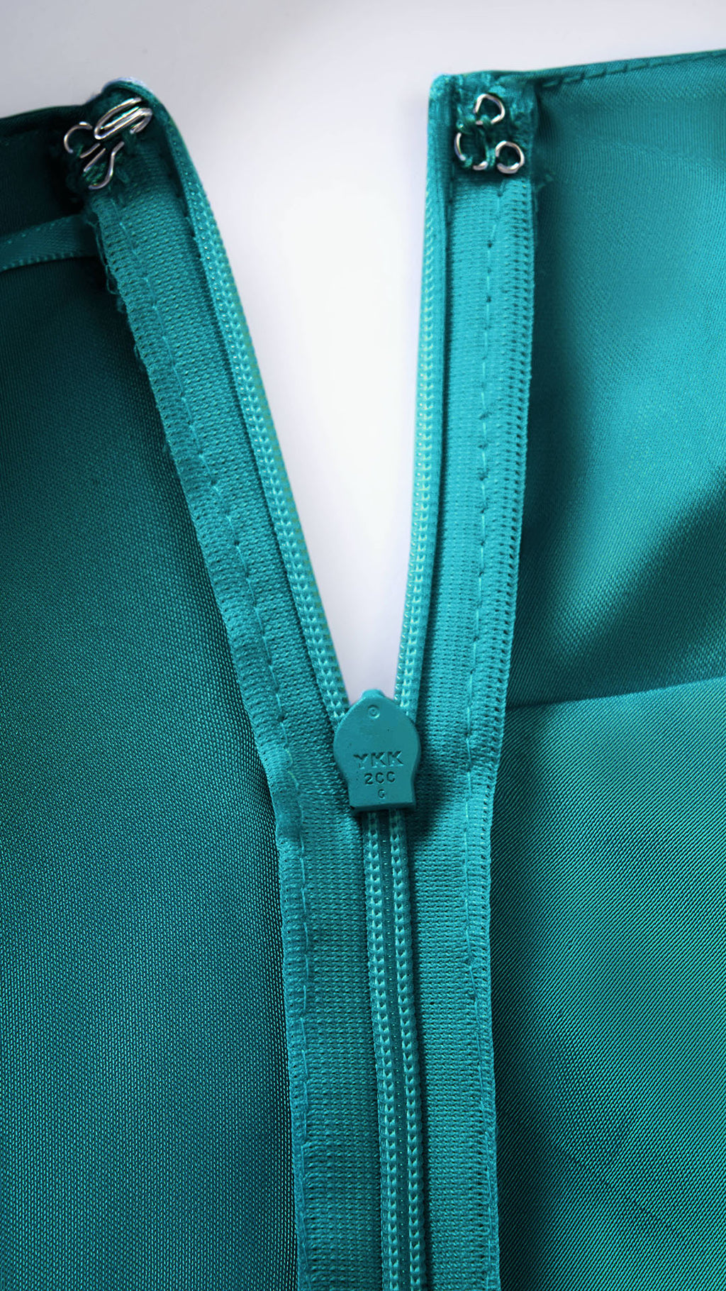 Abito Lungo Monospalla in Satin con Spacco - Eleganza Senza Tempo per Matrimoni e Serate（副本）