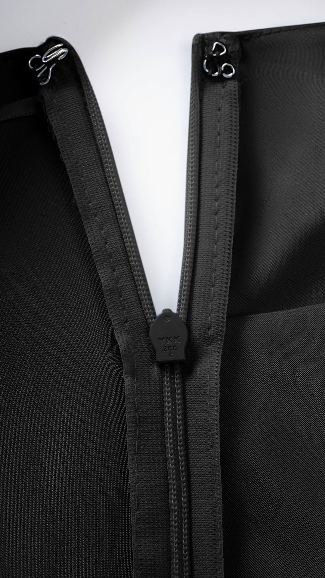 Abito Lungo Monospalla in Satin con Spacco - Eleganza Senza Tempo per Matrimoni e Serate（副本）